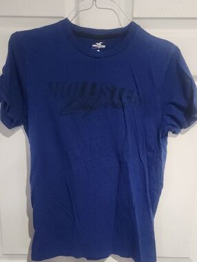 Hollister Men's Royal Blue Subtle Logo Tee